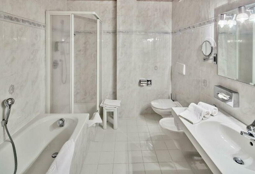 סוויטת ג'וניור, Engels Park