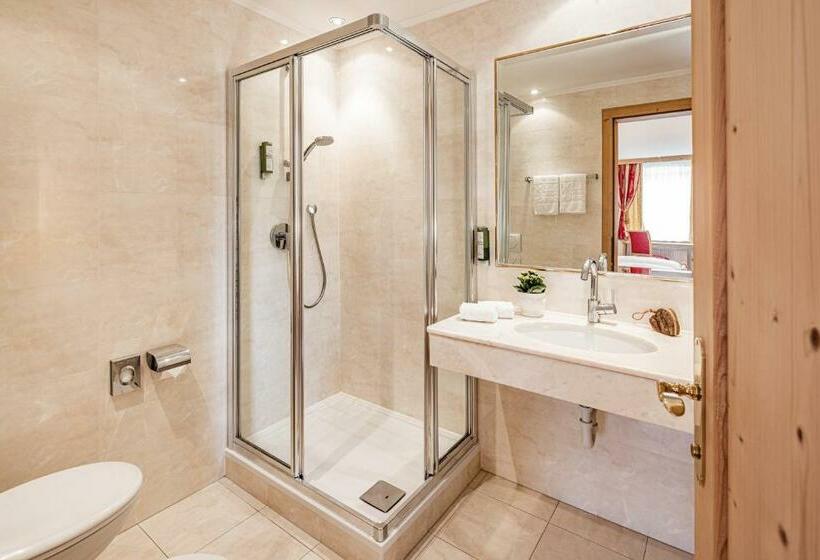 חדר סטנדרט לשלושה, Engels Park