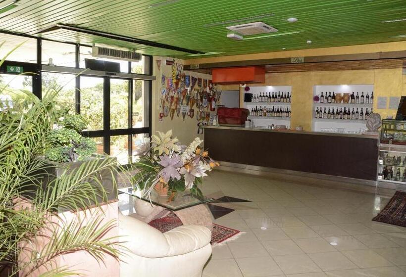 اتاق استاندارد سه نفره, Il Parco   Parking Free & Restaurant