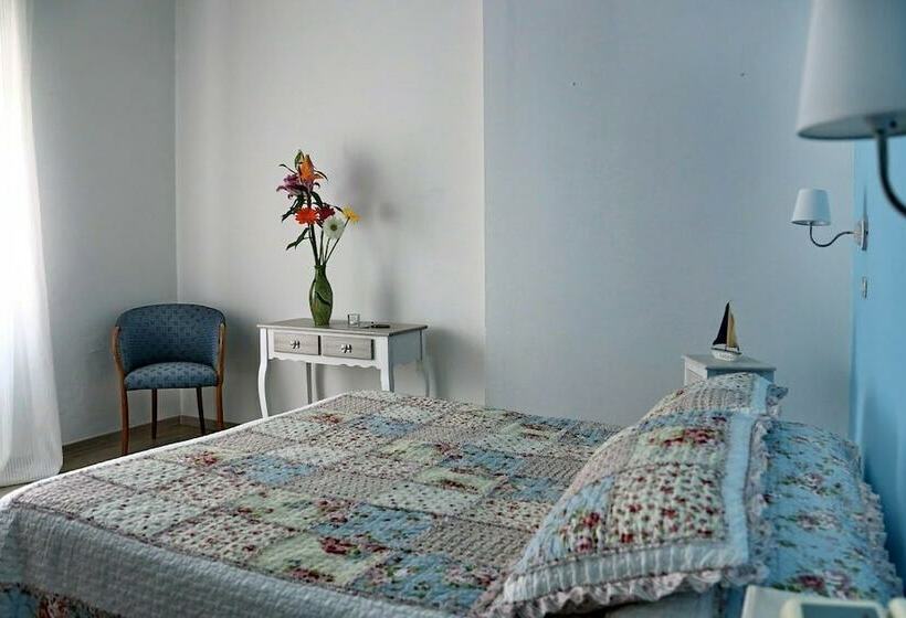 غرفة قياسية مزوَّدة بشُرفة, Santiago