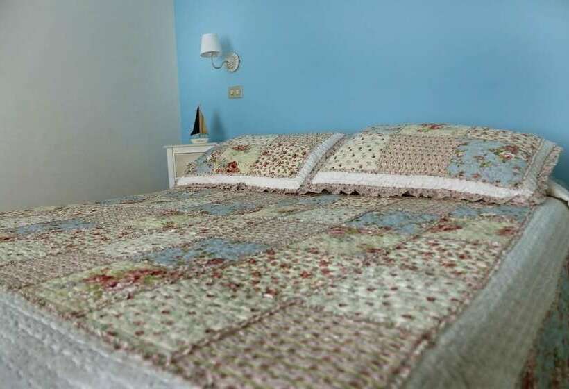 غرفة قياسية مزوَّدة بشُرفة, Santiago