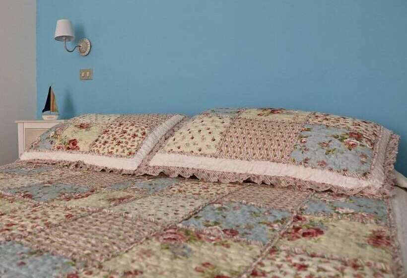 غرفة قياسية مزوَّدة بشُرفة, Santiago