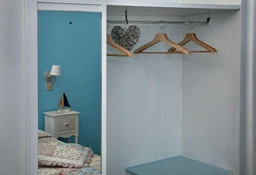 غرفة قياسية مزوَّدة بشُرفة, Santiago