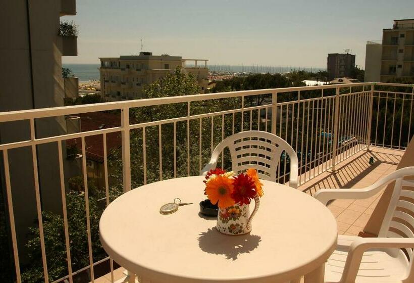 جناح جونيور, Santiago