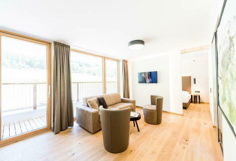 חדר משפחתי, Villa Waldkönigin