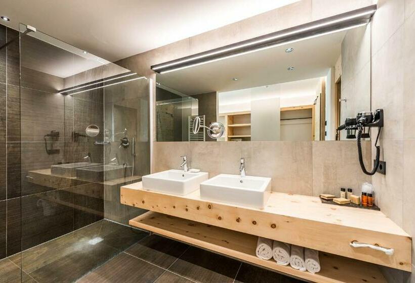 סוויטה, Villa Waldkönigin