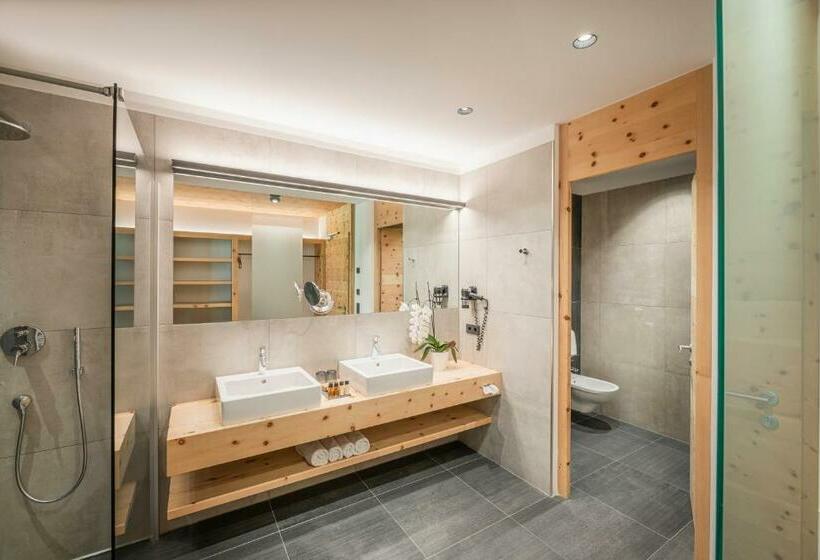 סוויטה, Villa Waldkönigin