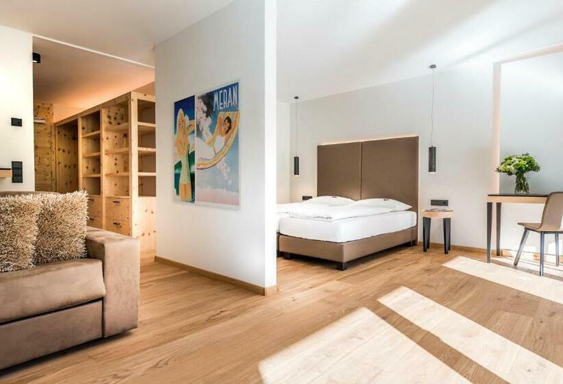 סוויטה, Villa Waldkönigin