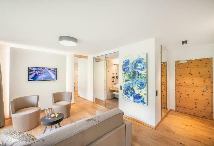 חדר משפחתי, Villa Waldkönigin