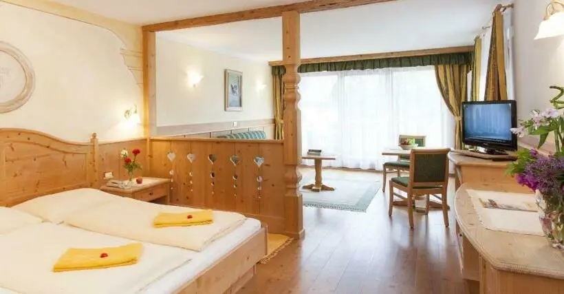 Superior-huone Parveke, Landhotel Tharerwirt