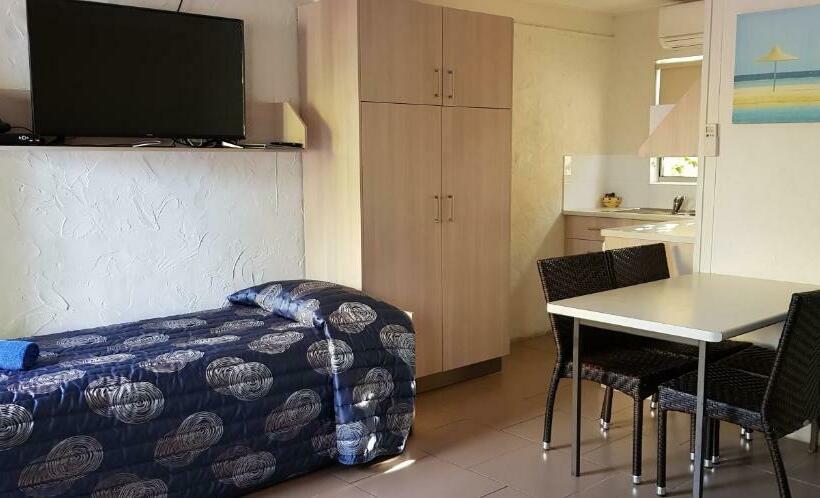 패밀리 룸, Mango Tree Motel