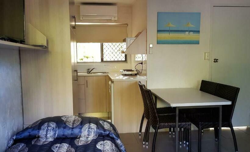 Семейный Номер, Mango Tree Motel