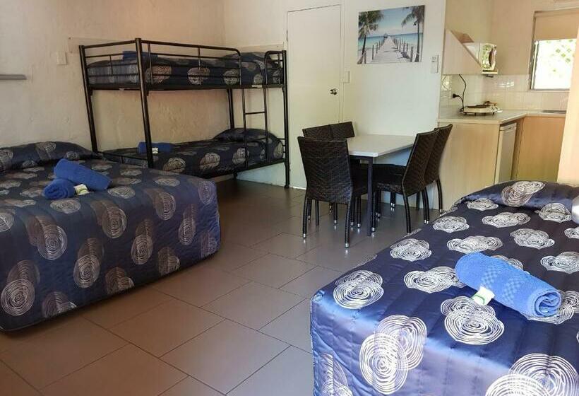 Семейный Номер, Mango Tree Motel