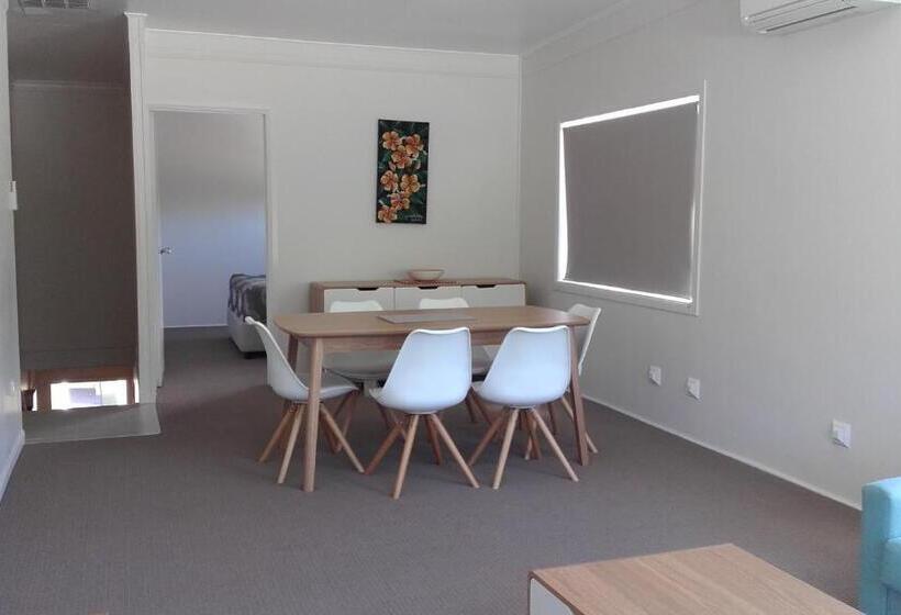 Апартаменты 3 Спальни, Mango Tree Motel