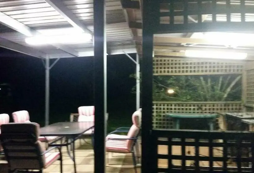 Perhehuone, Moruya Motel