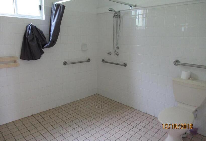 패밀리 룸, Moruya Motel
