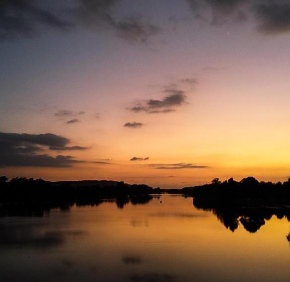 سوییت خانوادگی, Moruya Motel