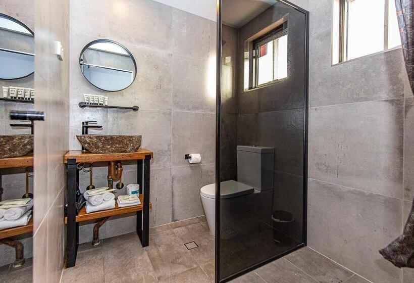 جناح سرير كينج, The Pink Hotel Coolangatta