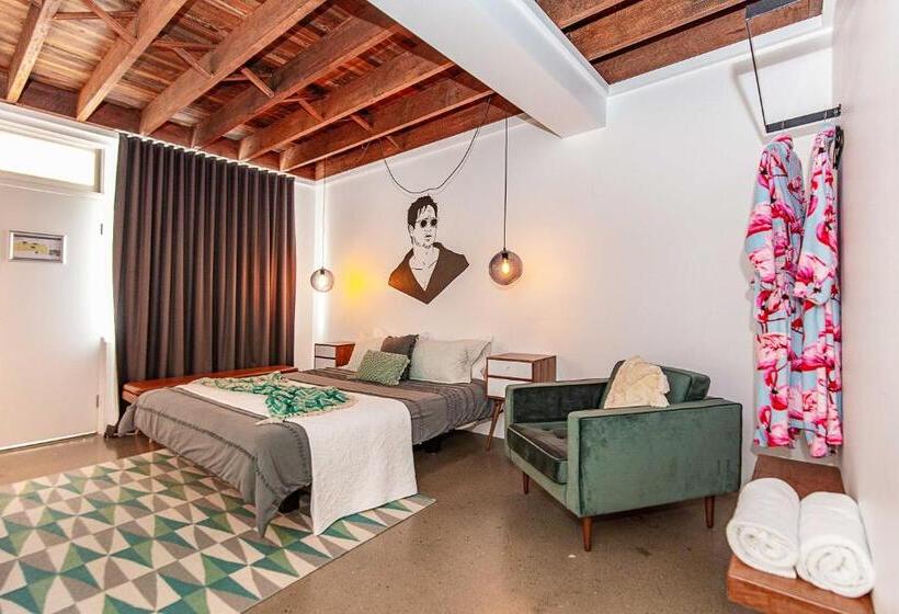 جناح سرير كينج, The Pink Hotel Coolangatta