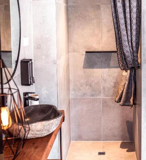 جناح سرير كينج, The Pink Hotel Coolangatta