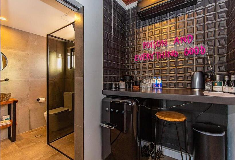 جناح سرير كينج, The Pink Hotel Coolangatta