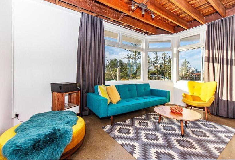 جناح سوبيريور, The Pink Hotel Coolangatta