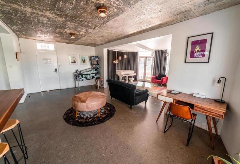 شقة غرفة نوم واحدة مزودة بشُرفة, The Pink Hotel Coolangatta