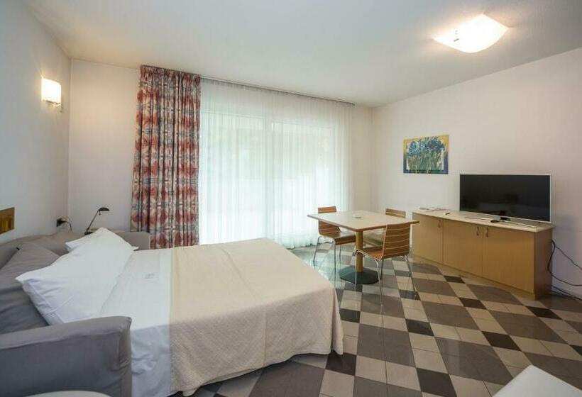 스탠다드 스튜디오, Piazzi House