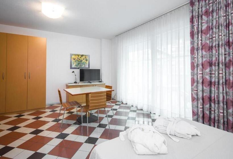 스탠다드 발코니 스튜디오, Piazzi House
