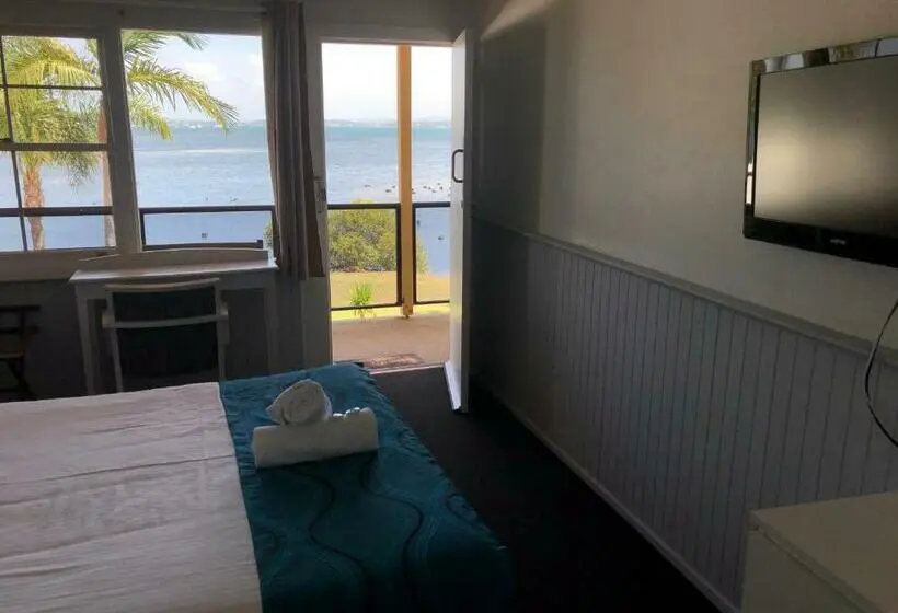 Standard-huone Järvinäkymä, Squid S Ink Motel