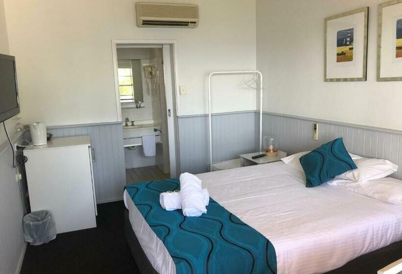 اتاق استاندارد با چشم‌انداز دریاچه, Squid S Ink Motel