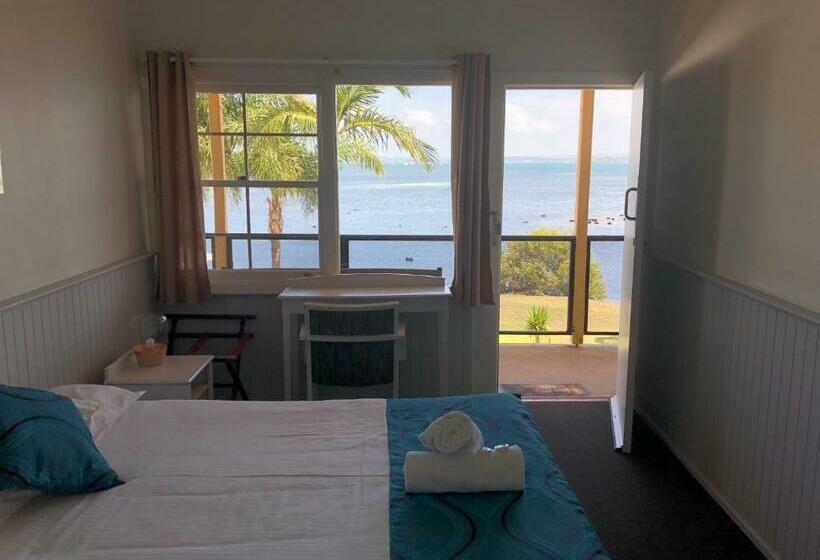 اتاق استاندارد با چشم‌انداز دریاچه, Squid S Ink Motel