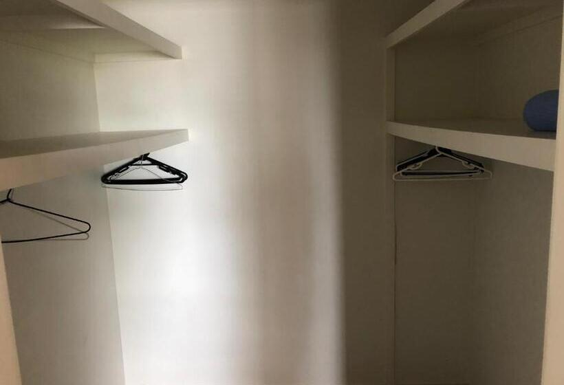 سوئیت دلوکس 2 خوابه, Squid S Ink Motel