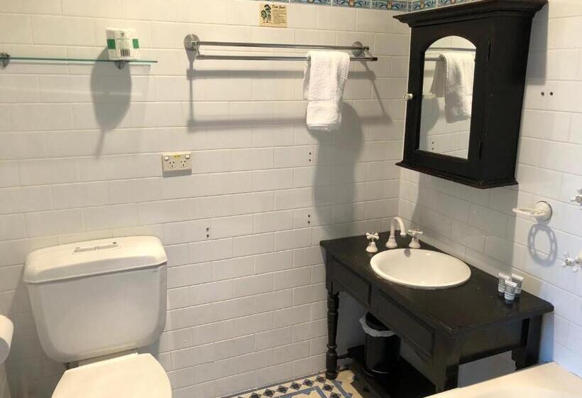 سوئیت دلوکس 2 خوابه, Squid S Ink Motel