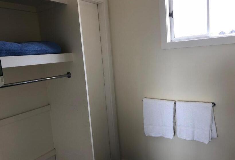 سوئیت دلوکس 2 خوابه, Squid S Ink Motel