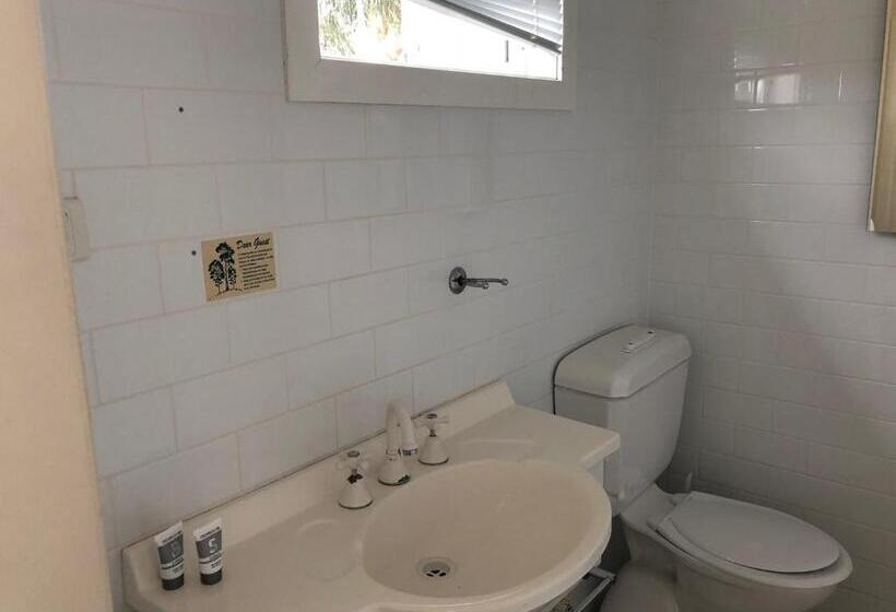 سوئیت دلوکس 2 خوابه, Squid S Ink Motel