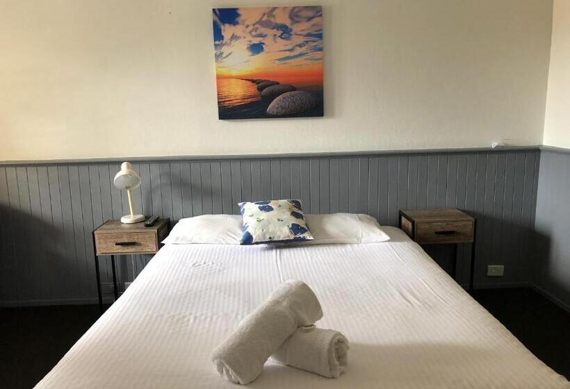 اتاق استاندارد, Squid S Ink Motel