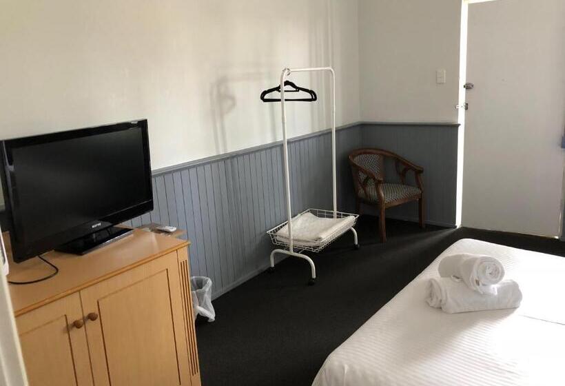 اتاق استاندارد, Squid S Ink Motel