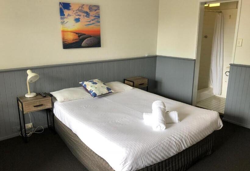 Номер Стандарт, Squid S Ink Motel