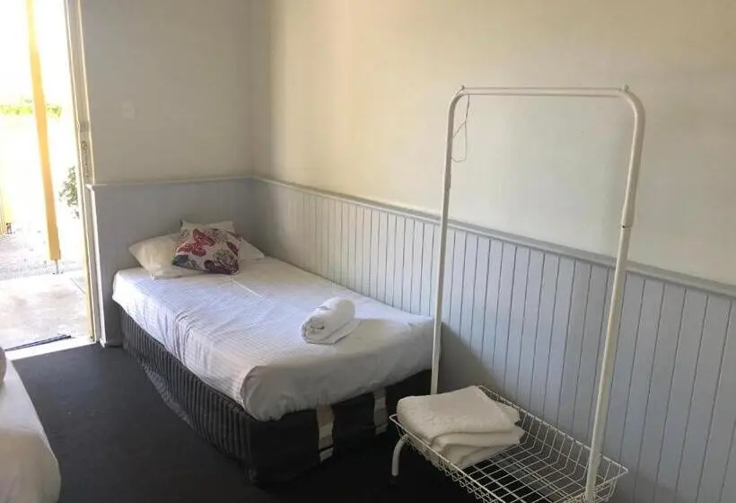 Standard Neljän Hengen Huone, Squid S Ink Motel