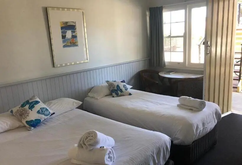 Standard Neljän Hengen Huone, Squid S Ink Motel