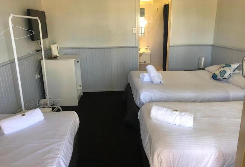 اتاق استاندارد چهار تخته, Squid S Ink Motel