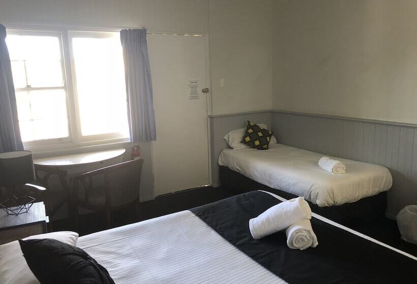 Номер Стандарт Трехместный, Squid S Ink Motel