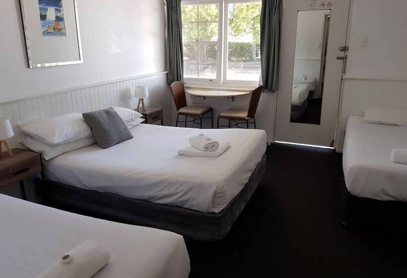 اتاق استاندارد چهار تخته, Squid S Ink Motel