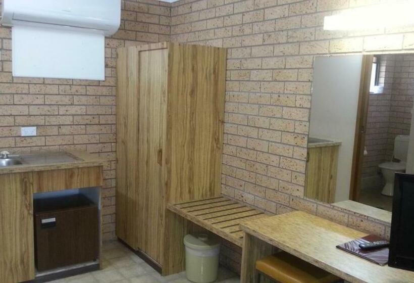 חדר סטנדרט יחיד, Three Ways Motel