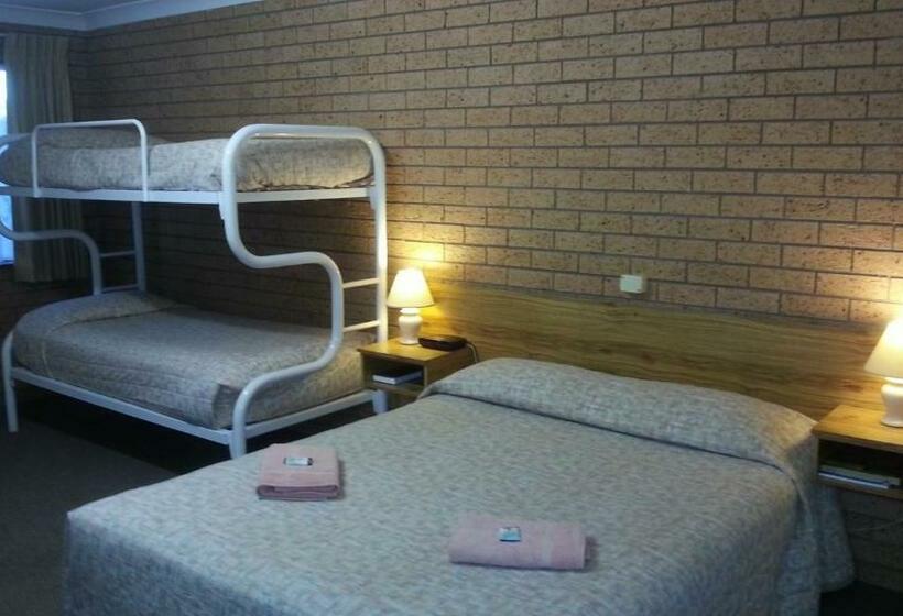 חדר משפחתי, Three Ways Motel