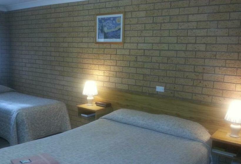 חדר משפחתי, Three Ways Motel