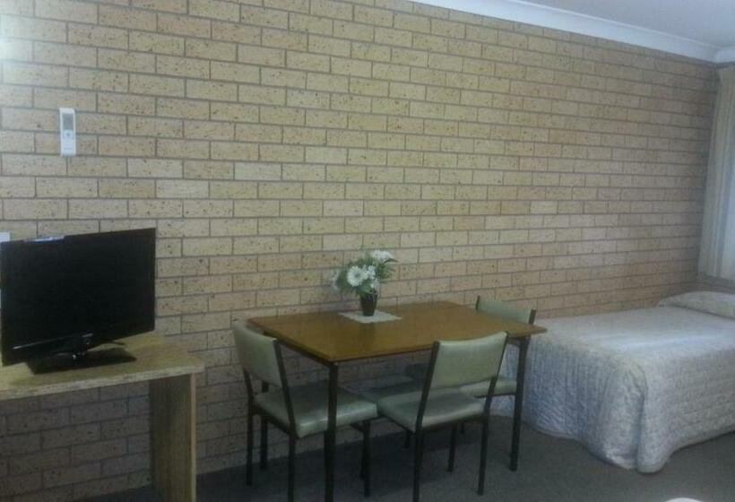 חדר משפחתי, Three Ways Motel