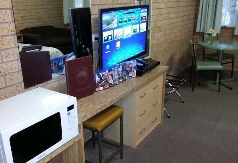 סוויטה דלוקס, Three Ways Motel