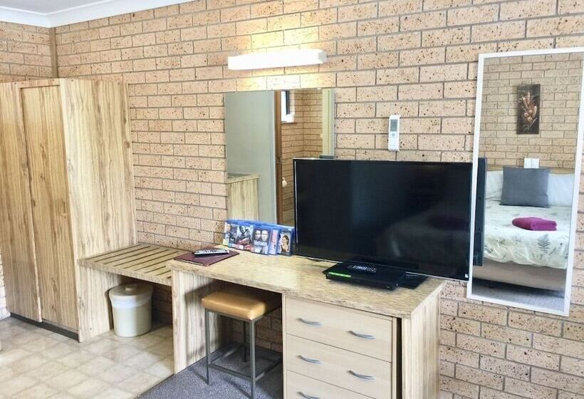 סוויטה דלוקס, Three Ways Motel